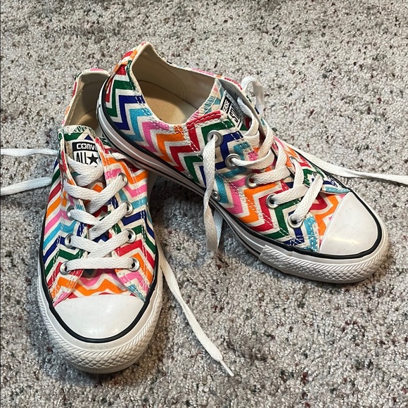 Converse Multi Color Zig-Zag Low Top Woman’s Shoes‎ Size 6 - Picture 1 of 6